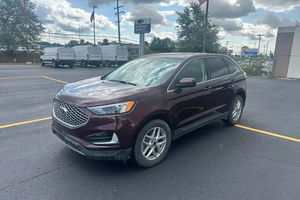 2024 Ford Edge SEL photo 1
