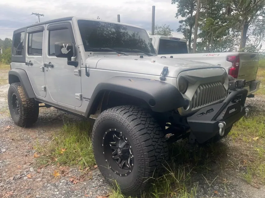 2011 Jeep Wrangler Unlimited Sahara photo 1