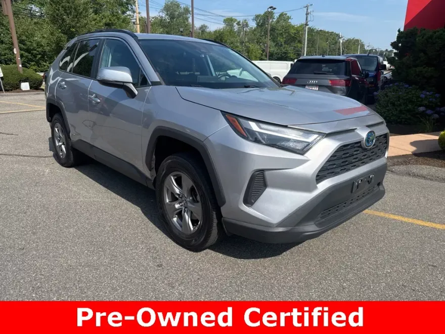2022 Toyota RAV4 XLE photo 1
