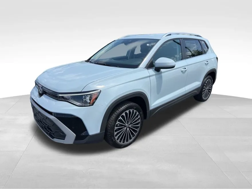 2025 Volkswagen Taos SE photo 1