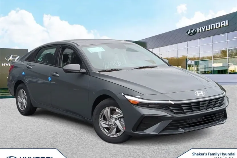 2025 Hyundai Elantra SE photo 1