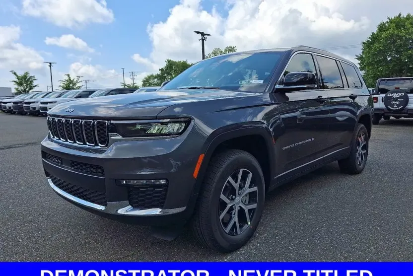2025 Jeep Grand Cherokee Limited photo 1