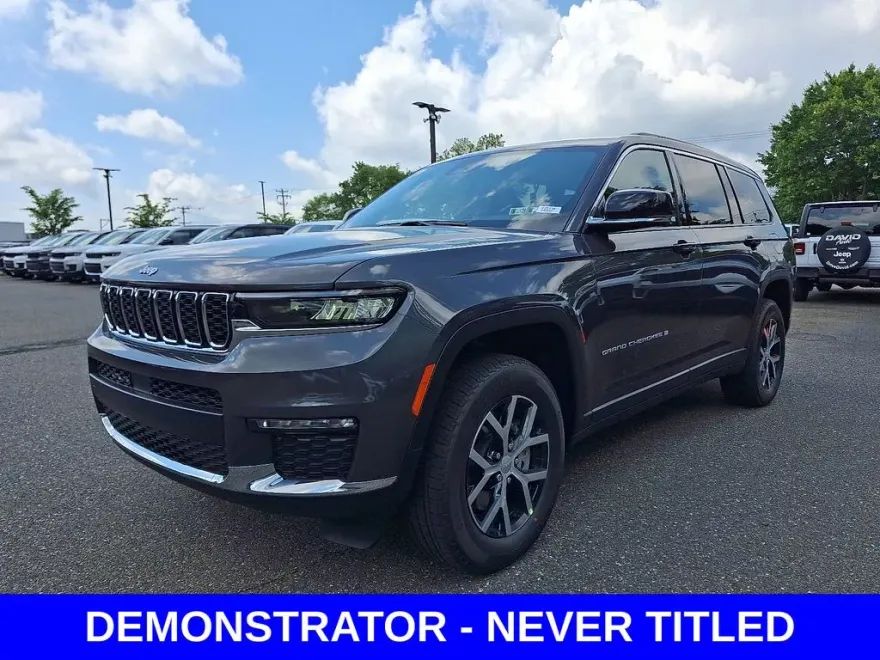 2025 Jeep Grand Cherokee Limited photo 1