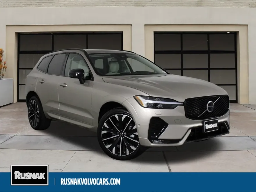 2026 Volvo XC60 B5 photo 1