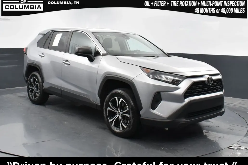 2022 Toyota RAV4 LE photo 1