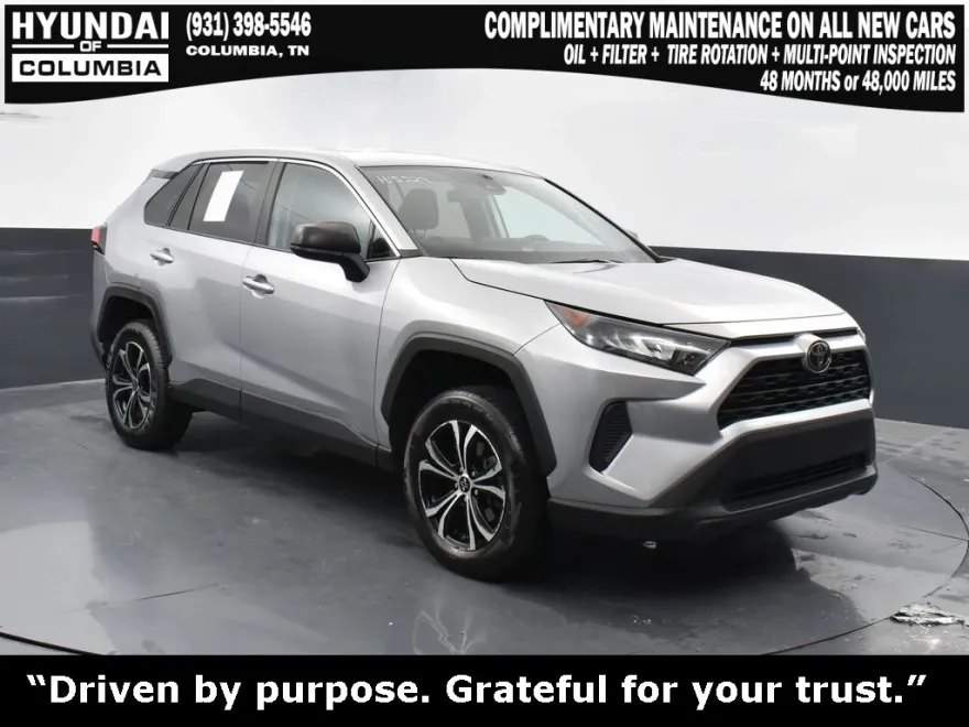 2022 Toyota RAV4 LE photo 1