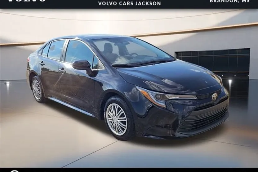 2024 Toyota Corolla LE photo 1