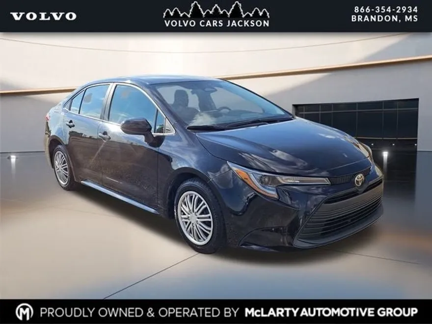 2024 Toyota Corolla LE photo 1