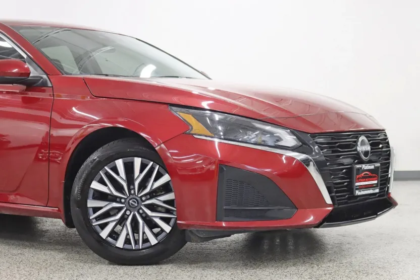2023 Nissan Altima 2.5 SV photo 1