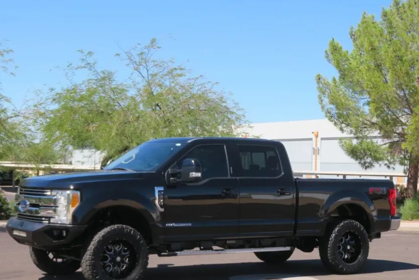 2017 Ford F-250 FX4 Lariat photo 1
