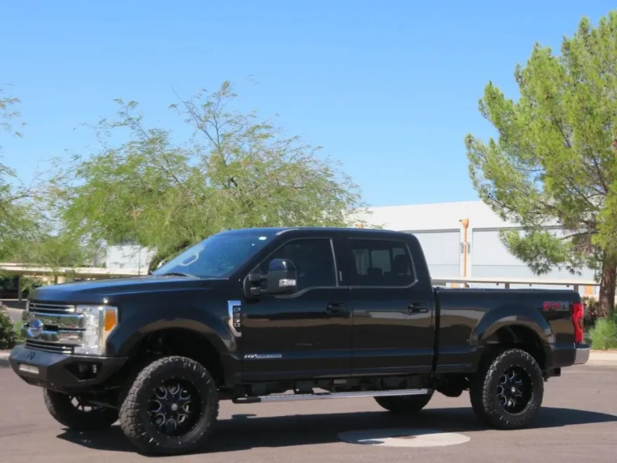 2017 Ford F-250 FX4 Lariat photo 1