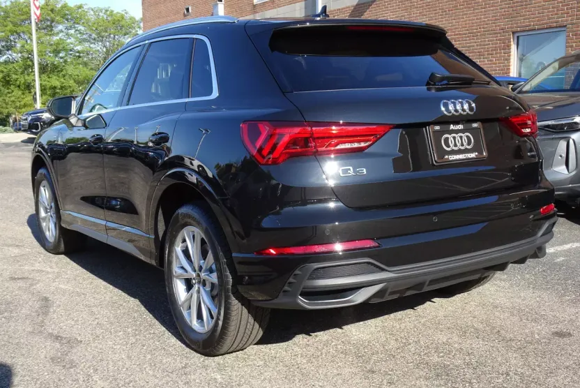 2025 Audi Q3 45 TFSI S line Premium Plus photo 1