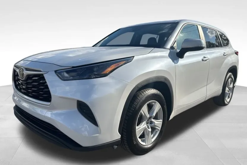2023 Toyota Highlander L photo 1
