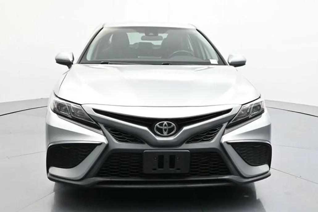 2021 Toyota Camry SE photo 1