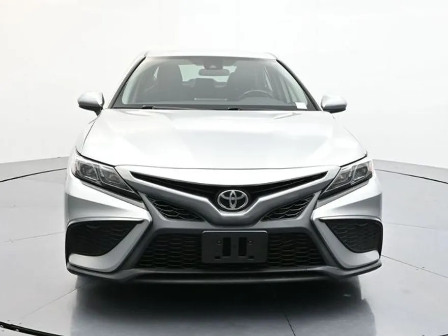 2021 Toyota Camry SE photo 1