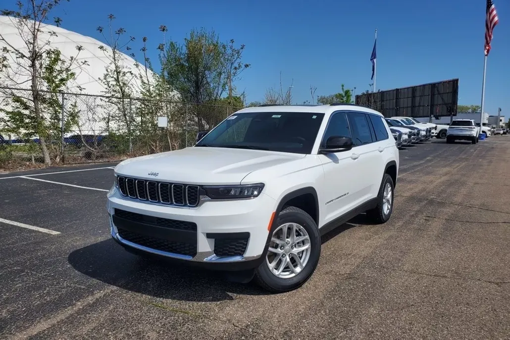 2025 Jeep Grand Cherokee Laredo photo 1