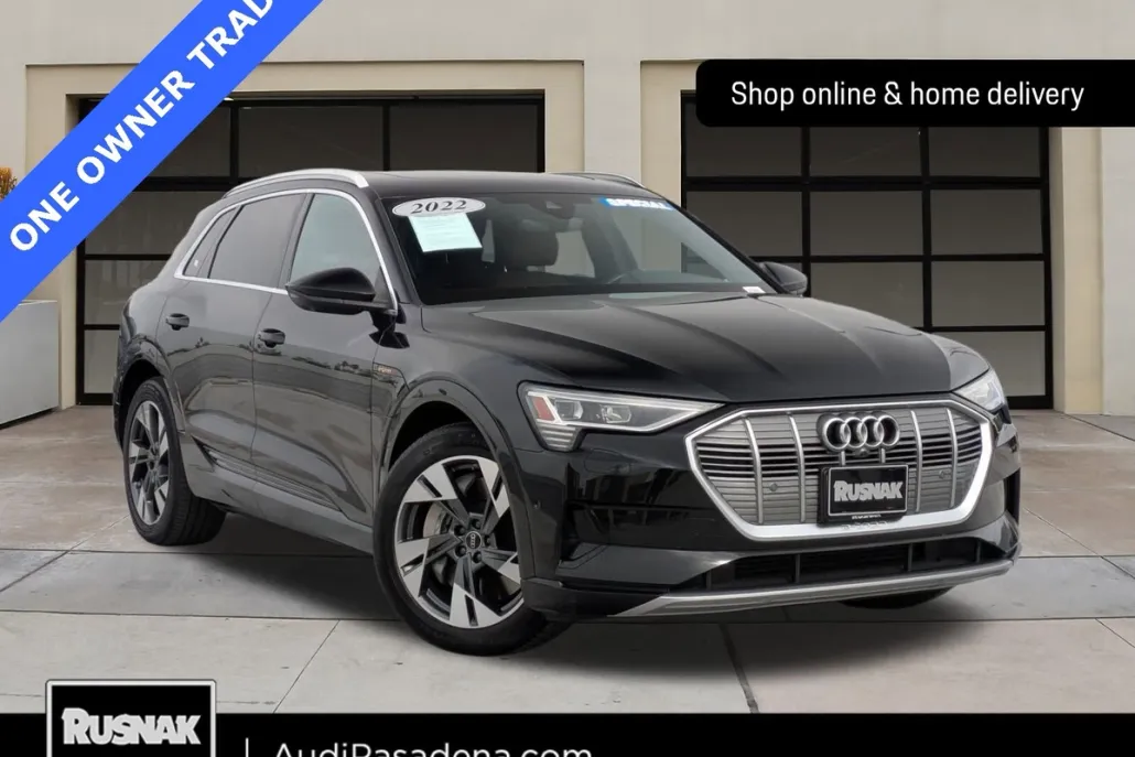 2022 Audi e-tron Premium Plus photo 1