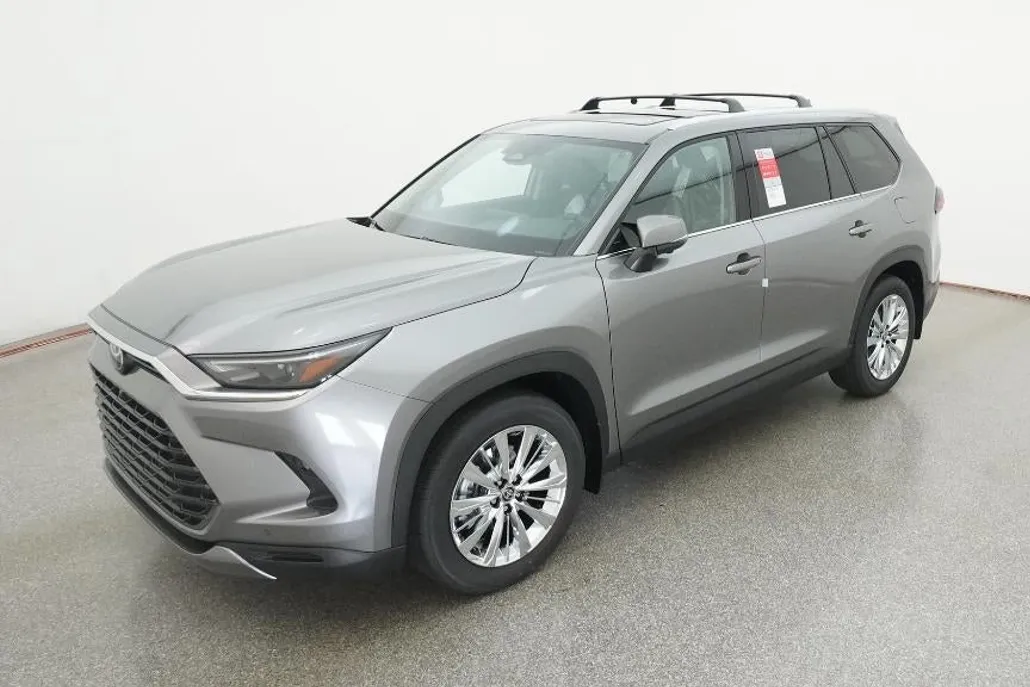 2025 Toyota Grand Highlander Platinum photo 1