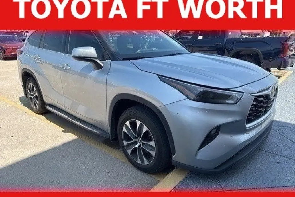 2022 Toyota Highlander XLE photo 1