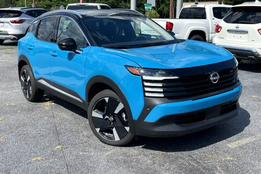 2025 Nissan Kicks SR photo 1