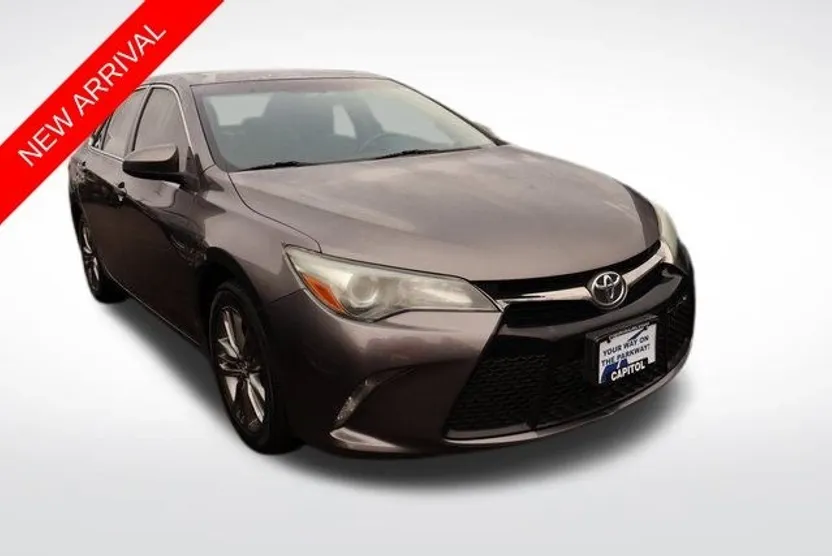 2016 Toyota Camry XLE photo 1