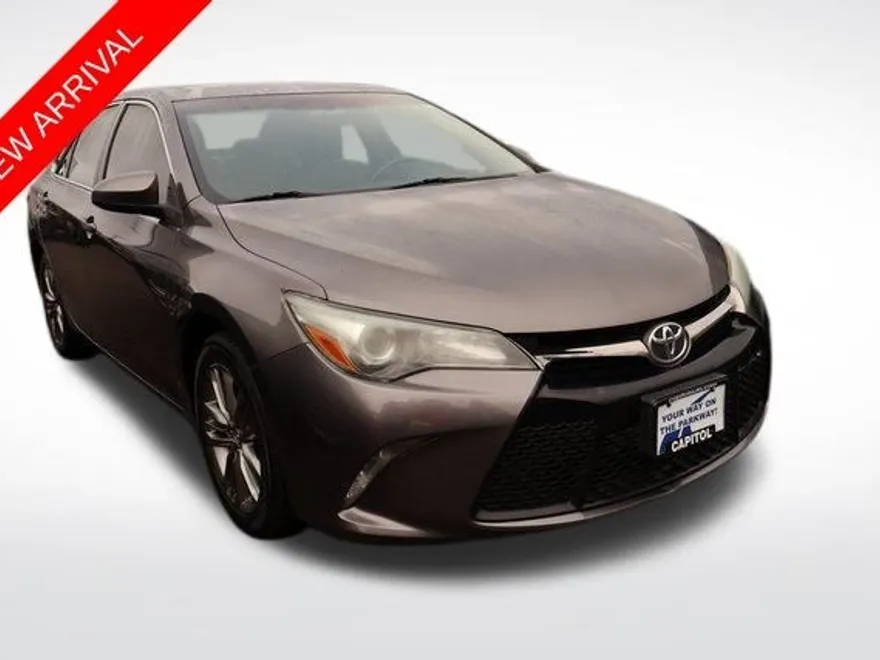 2016 Toyota Camry XLE photo 1