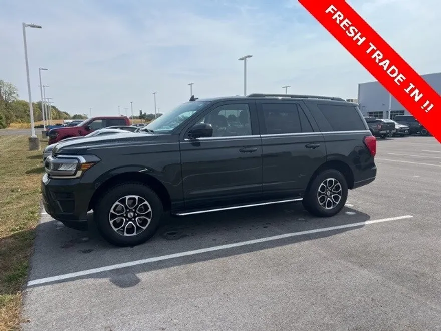 2022 Ford Expedition XLT photo 1