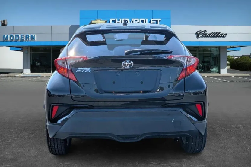 2021 Toyota C-HR LE photo 1