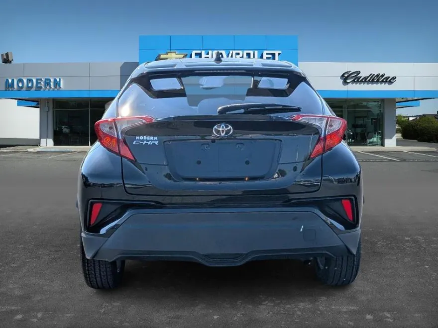 2021 Toyota C-HR LE photo 1
