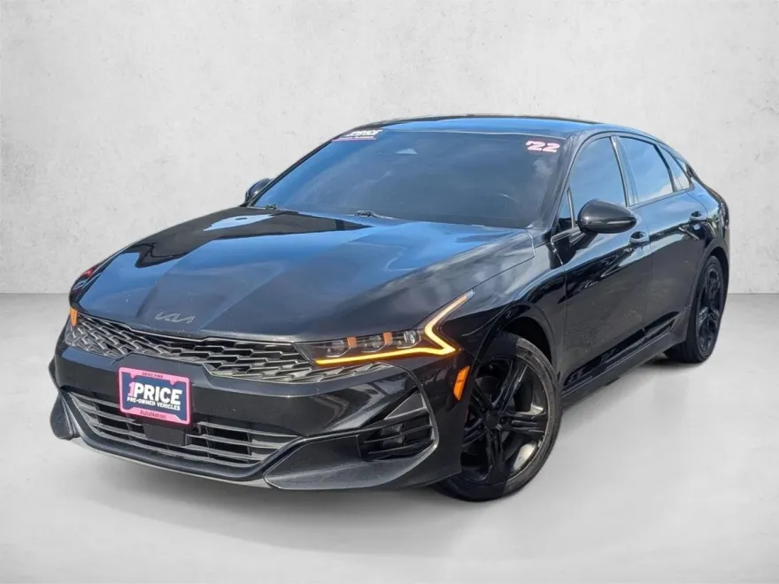 2022 Kia K5 GT-Line photo 1