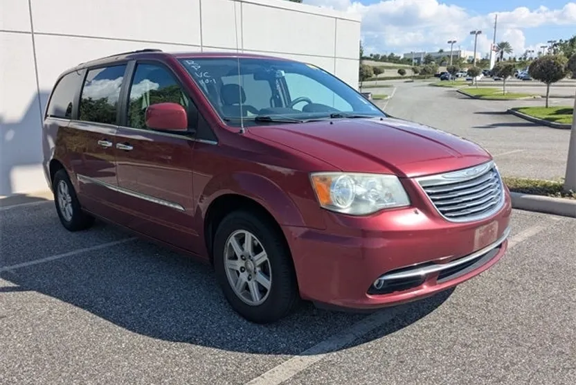 2011 Chrysler Town & Country Touring photo 1