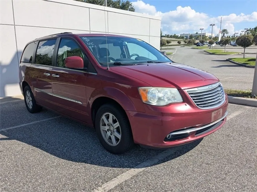 2011 Chrysler Town & Country Touring photo 1