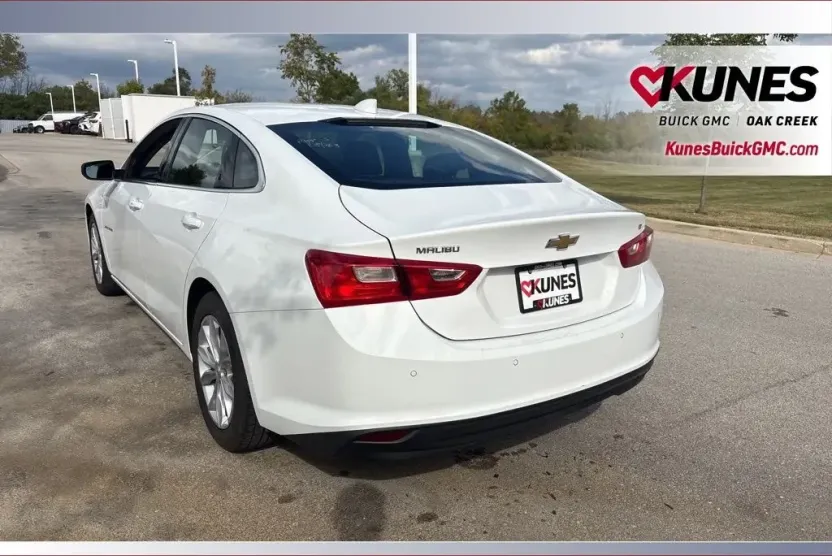 2023 Chevrolet Malibu 1LT photo 1
