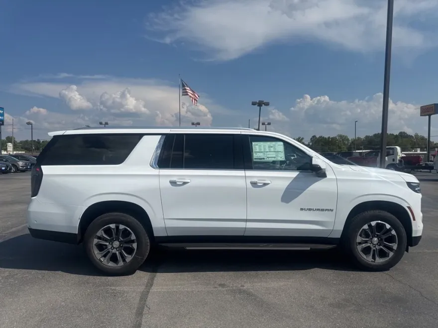 2026 Chevrolet Suburban LT photo 1