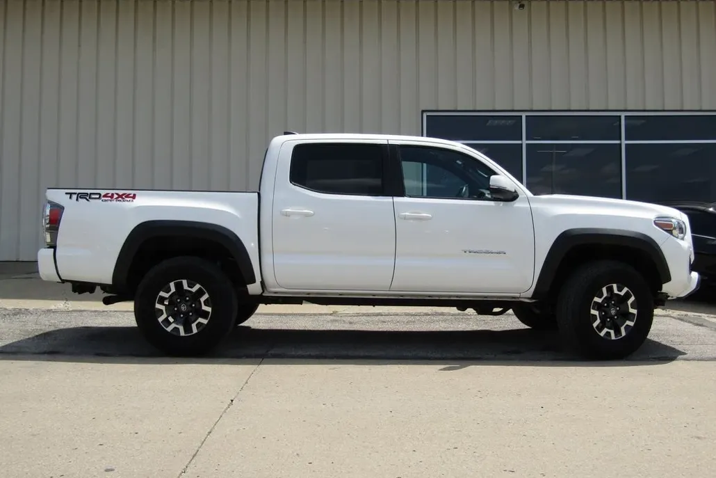 2023 Toyota Tacoma Double Cab V6 photo 1