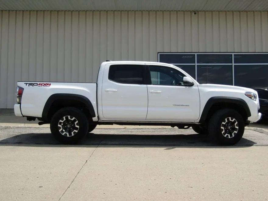 2023 Toyota Tacoma Double Cab V6 photo 1
