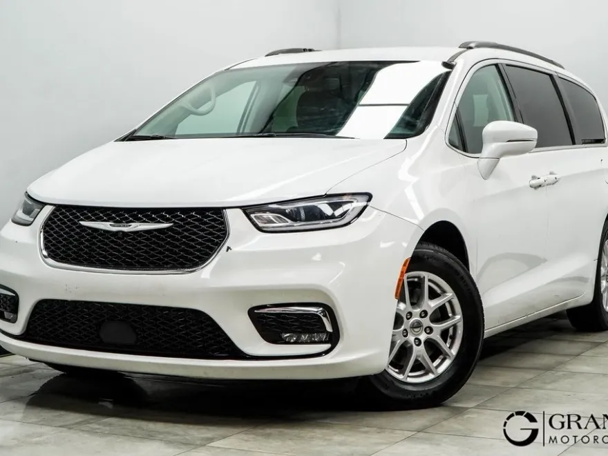 2022 Chrysler Pacifica Touring L photo 1