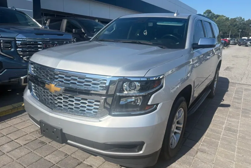 2019 Chevrolet Tahoe LT photo 1