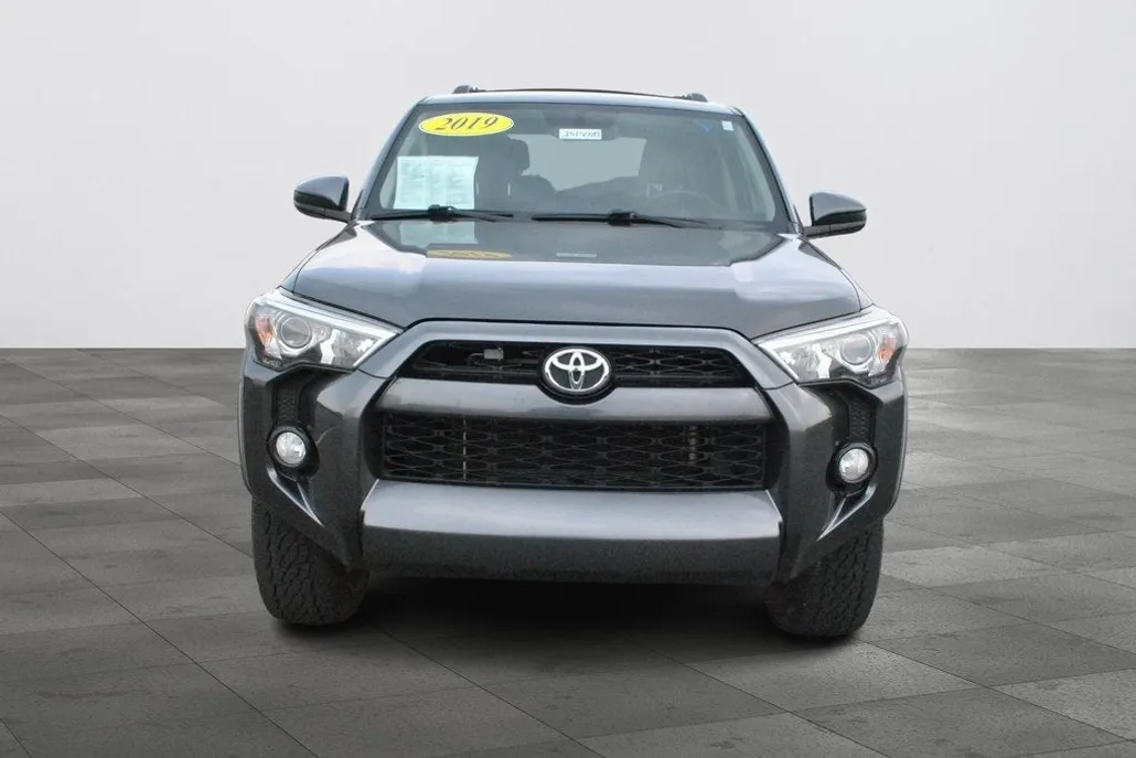 2019 Toyota 4Runner SR5 photo 1
