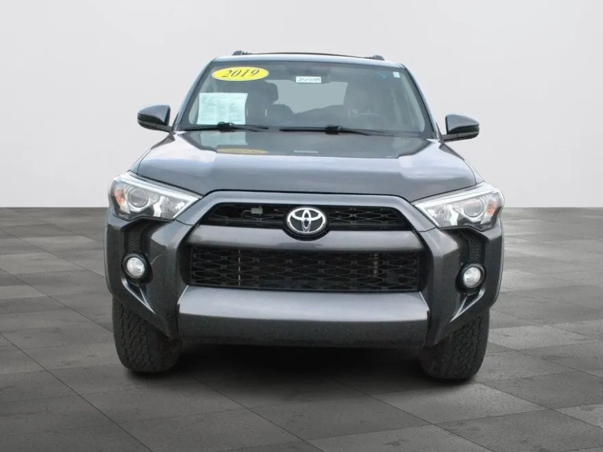 2019 Toyota 4Runner SR5 photo 1