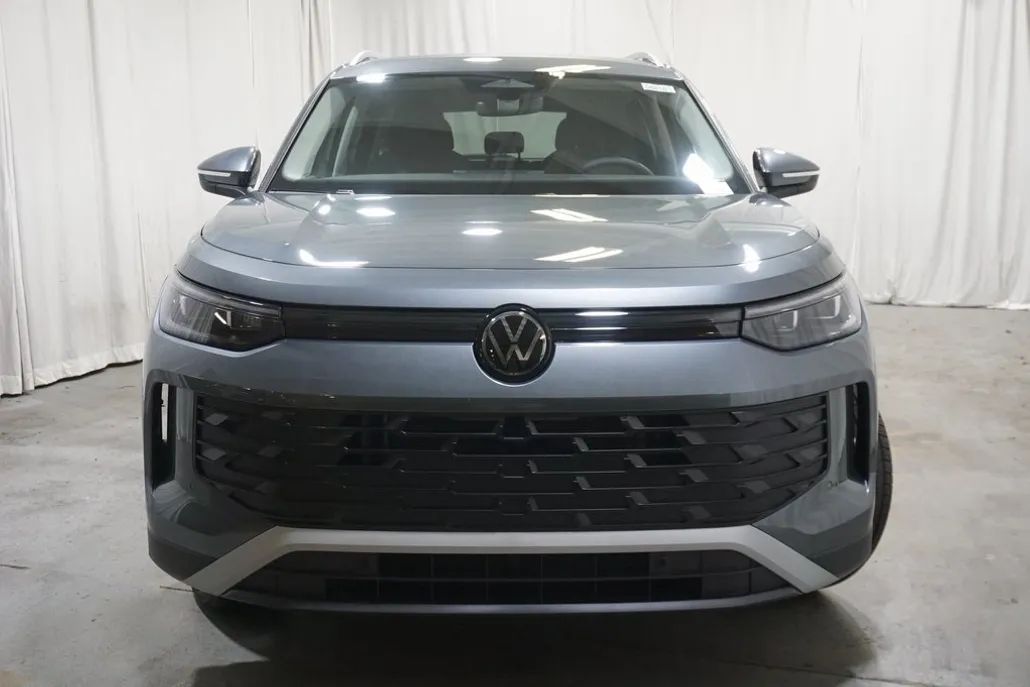 2025 Volkswagen Tiguan S photo 1