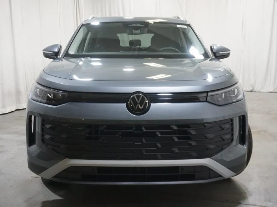 2025 Volkswagen Tiguan S photo 1