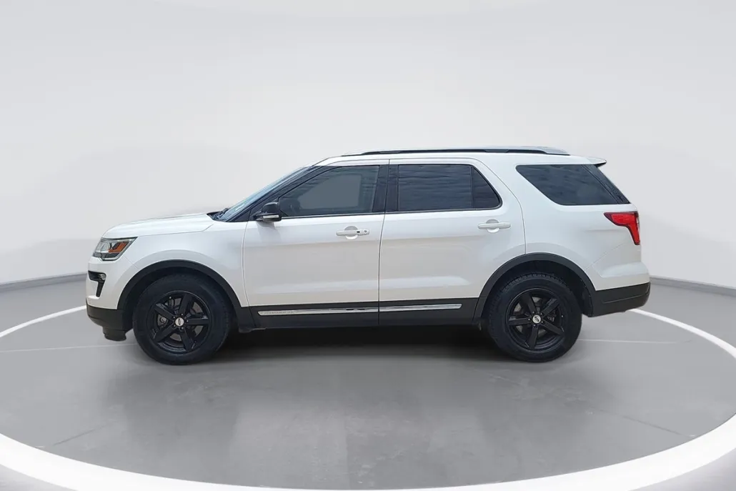 2019 Ford Explorer XLT photo 1