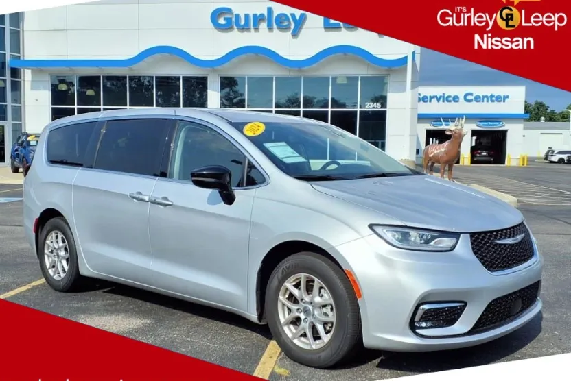 2024 Chrysler Pacifica Touring L photo 1
