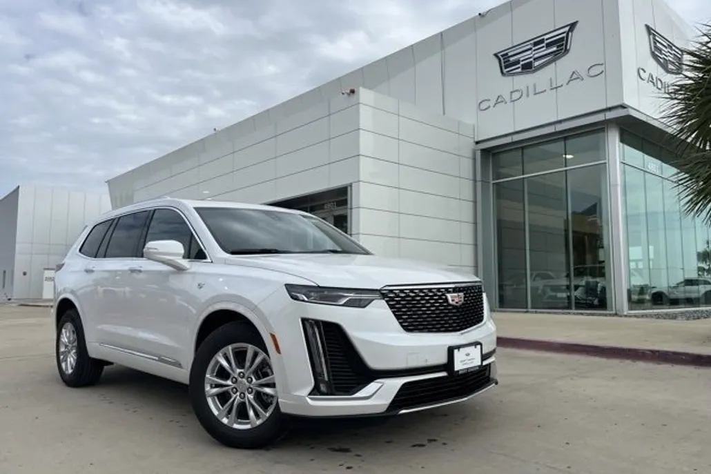 2025 Cadillac XT6 Luxury photo 1