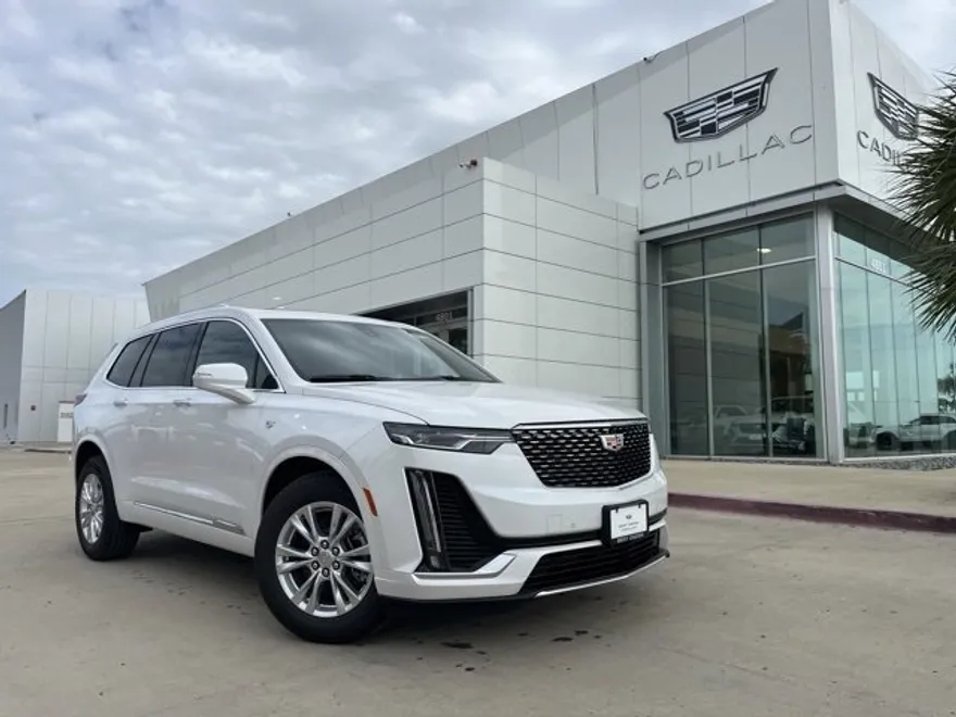 2025 Cadillac XT6 Luxury photo 1