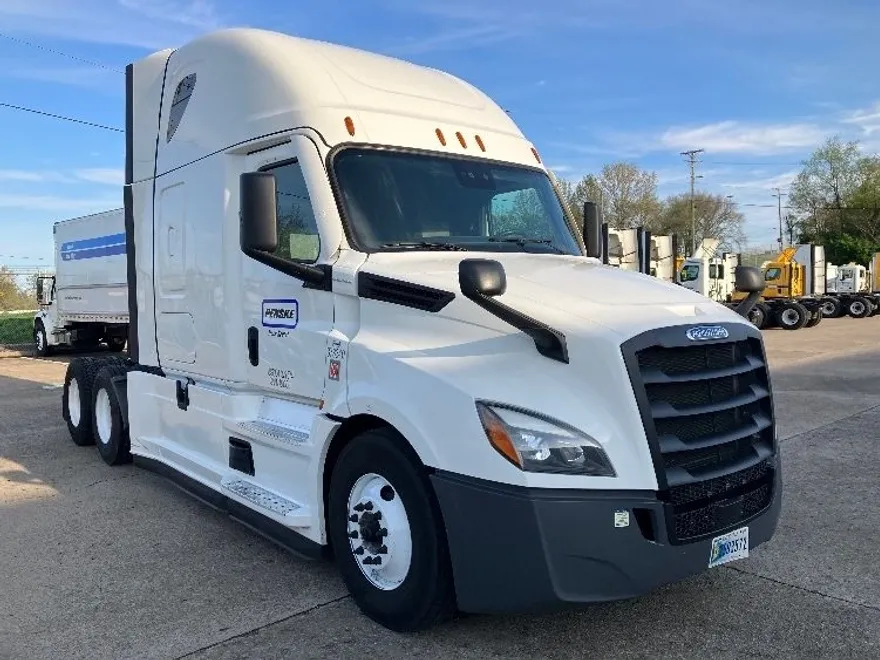 2020 Freightliner Cascadia 126" Sleeper Cab photo 1