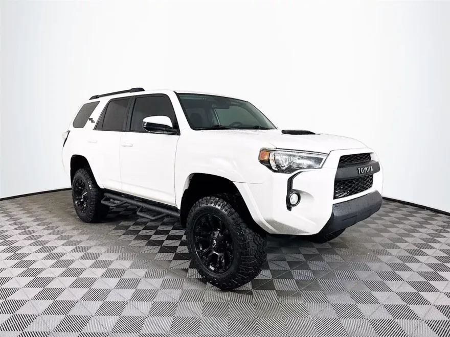 2019 Toyota 4Runner SR5 photo 1