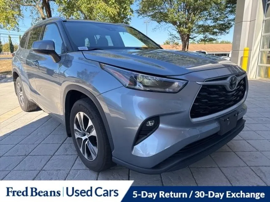 2021 Toyota Highlander XLE photo 1
