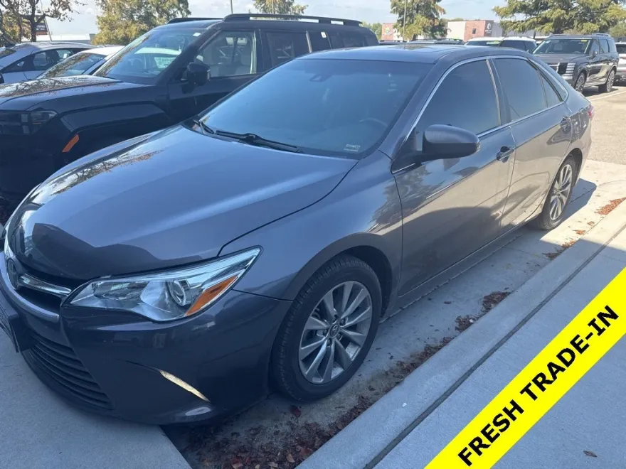 2017 Toyota Camry XLE photo 1